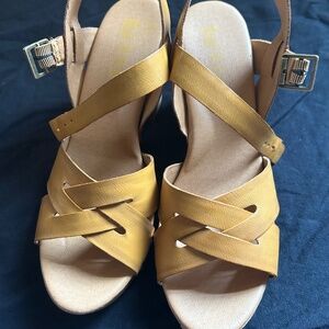 Kork-Ease Sandals Criss-Cross Leather Design Wood Sandal